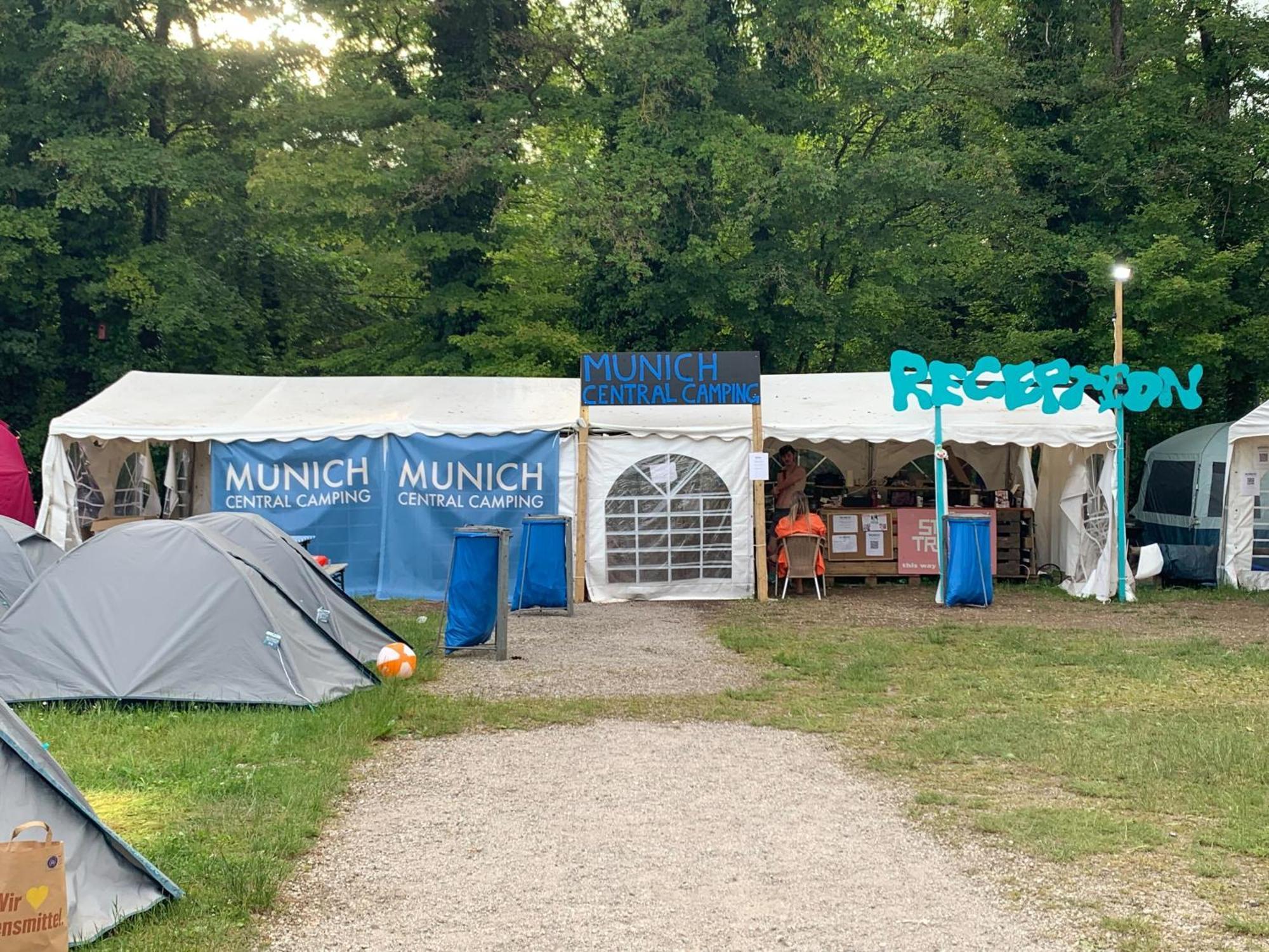 Oktoberfest On A Budget Munchen Bagian luar foto